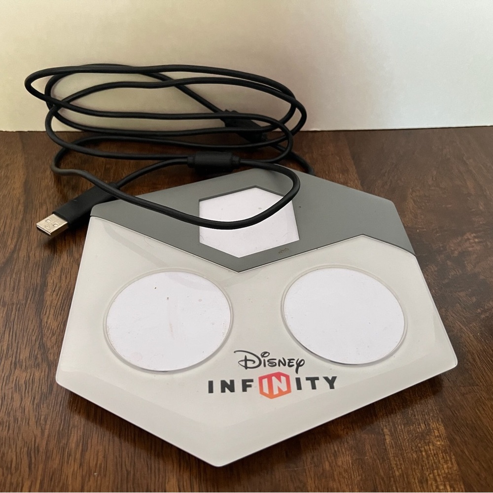 Disney Infinity Base with Black USB Cable